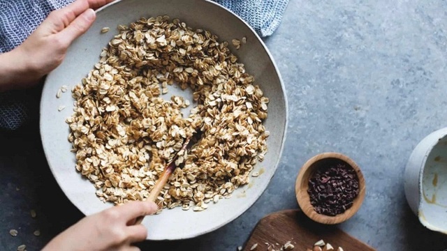 Tại Sao Nên Làm Granola Bằng Chảo?