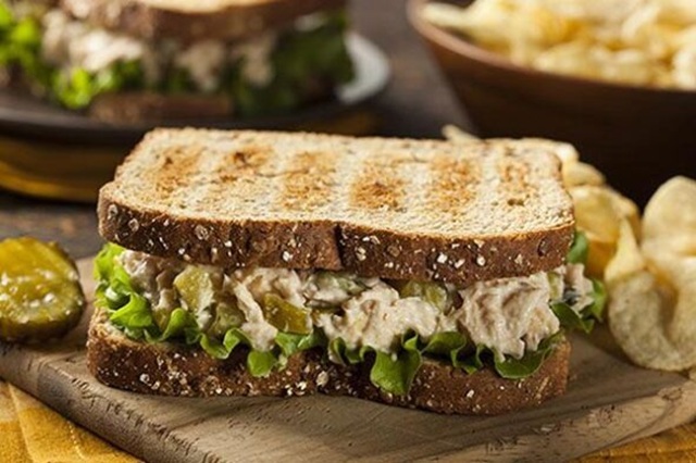 Bánh mì đen nguyên cám eat clean giảm cân